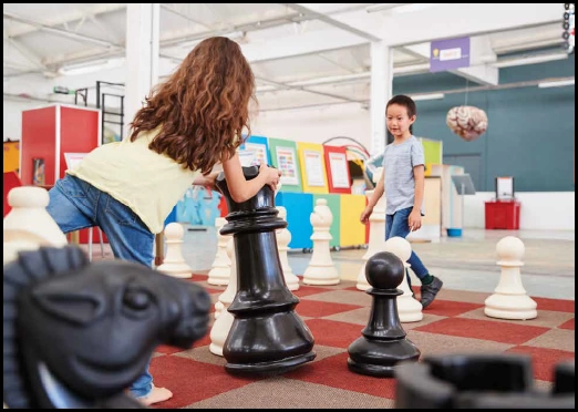 GIANT CHESS
